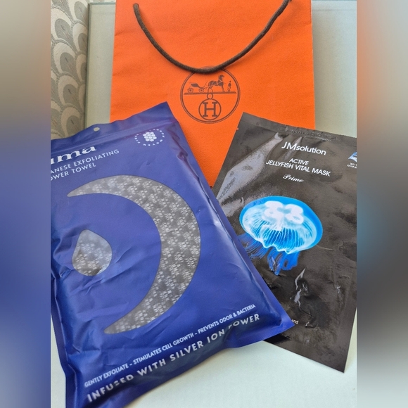 Other - Active Jellyfish Vital Mask and Sima Shower Towel Set - And Hermes Gift Bag